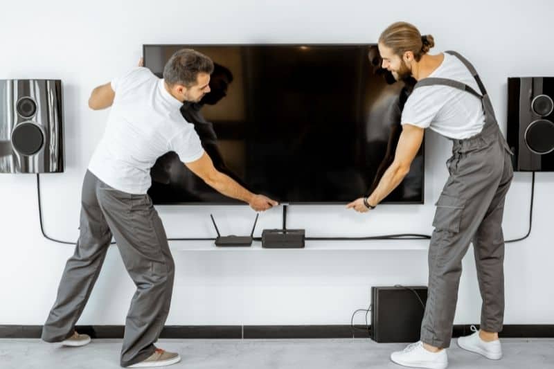 התקנת מסך טלוויזיה מהתקרה