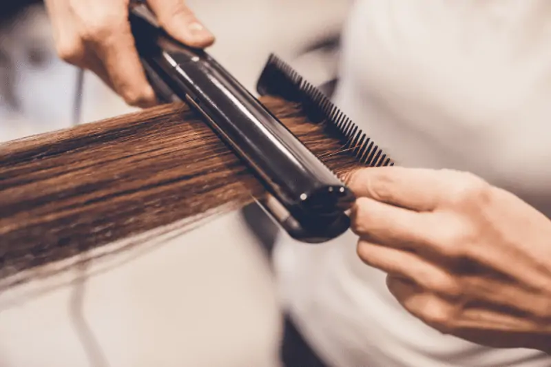 החלקת קראטין ללא פורמלין - מדוע חשוב לבצע החלקת שיער שלא כוללת פורמלין ובמה הוא מזיק לשיער?