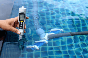 איזון חומציות עם כלור - איך ניתן לדעת מה רמת החומציות בבריכה והאם צריך לשים טבליות כלור בתוך הבריכה?