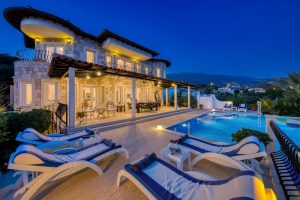 בחירת בריכה מושלמת - כך תבחרו את בריכת הבסט וואי המושלמת לחצר שלכם